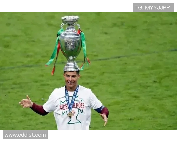 当今足坛顶级巨星的辉煌时代与未来走势解析 当今足坛顶级巨星的辉煌时代与未来走势解析