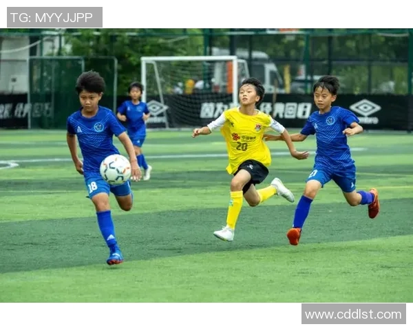 足球星童年：从街头小球员到绿茵场传奇的成长历程